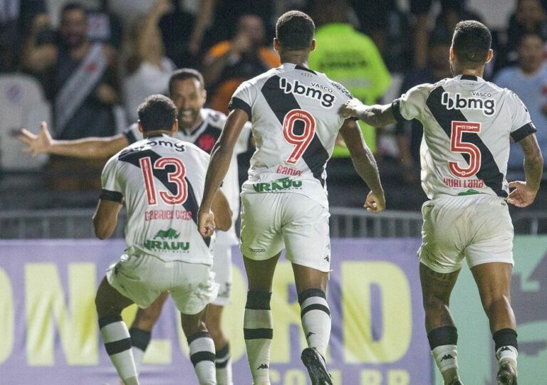 Vasco supera a Ponte Preta em sua primeira vitória na Série B