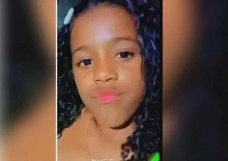 Morre menina imprensada por carro alegórico no Rio