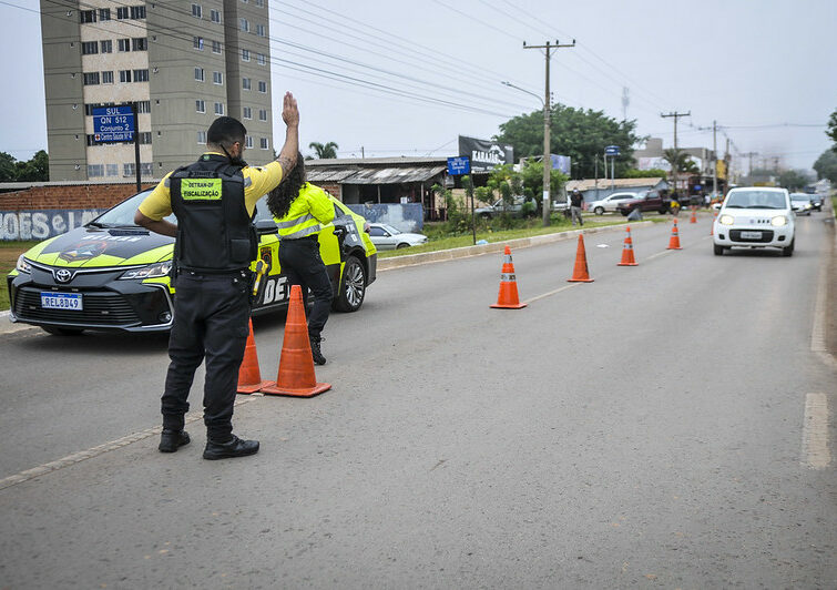 Fiscalização autua 256 motoristas por dirigirem alcoolizados