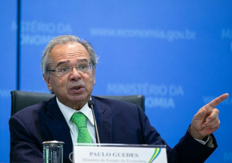 Ministro da Economia defende taxar super-ricos e desonerar empresas