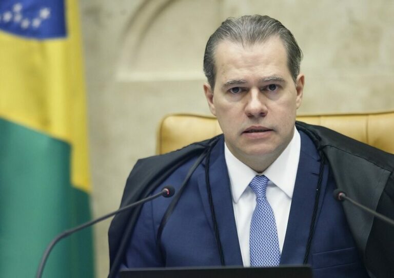 Ministro nega prosseguimento de ação do presidente contra Moraes