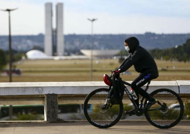 Onda de frio avança para o Sudeste e Centro-Oeste, com quedas de 5ºC