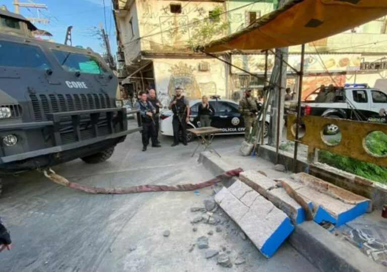 Polícia Civil derruba monumento às vítimas da chacina do Jacarezinho