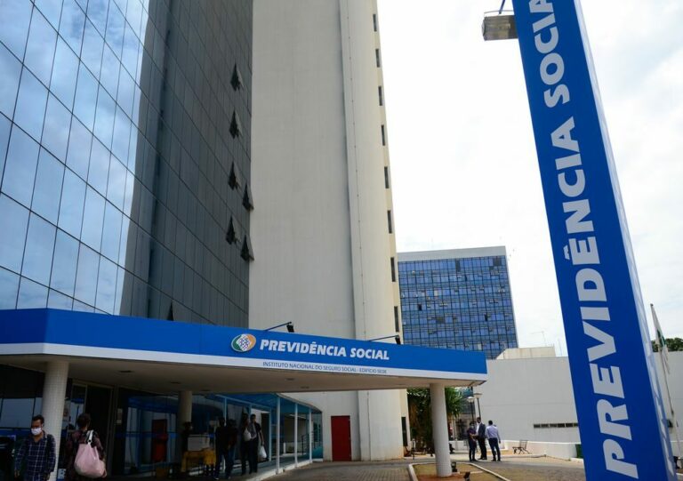 Após 52 dias em greve, médicos peritos do INSS voltam a trabalhar hoje