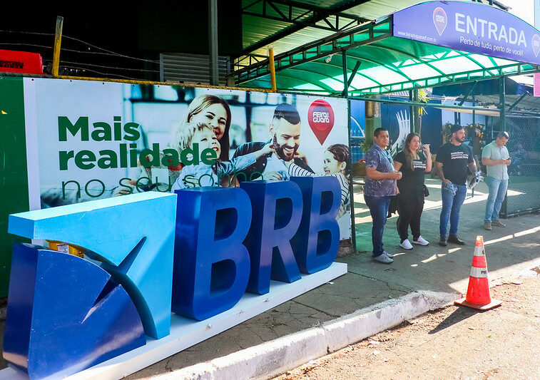 BRB inaugura agência na feira do Guará