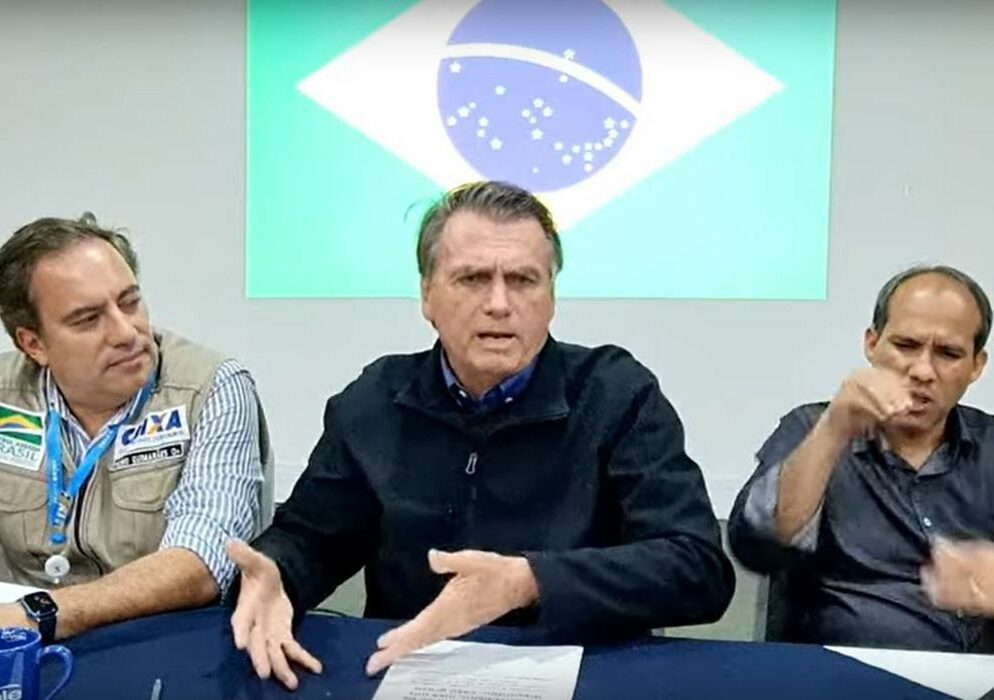 Presidente afirma que segue confiando em ex-ministro investigado