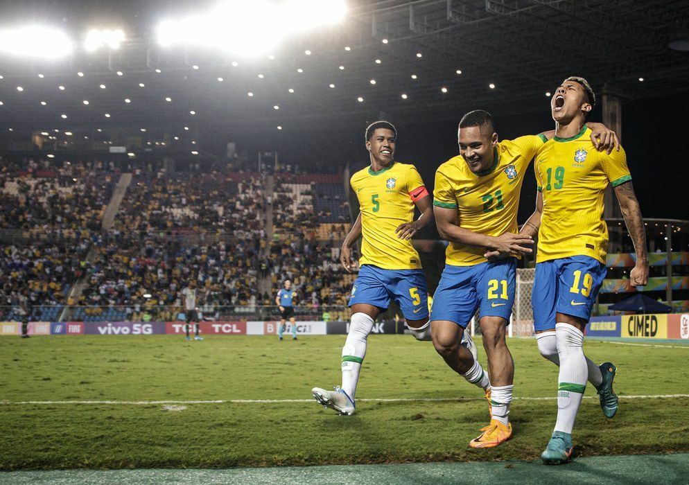 Brasil goleia Equador e fica a um empate do título sub-20 no ES