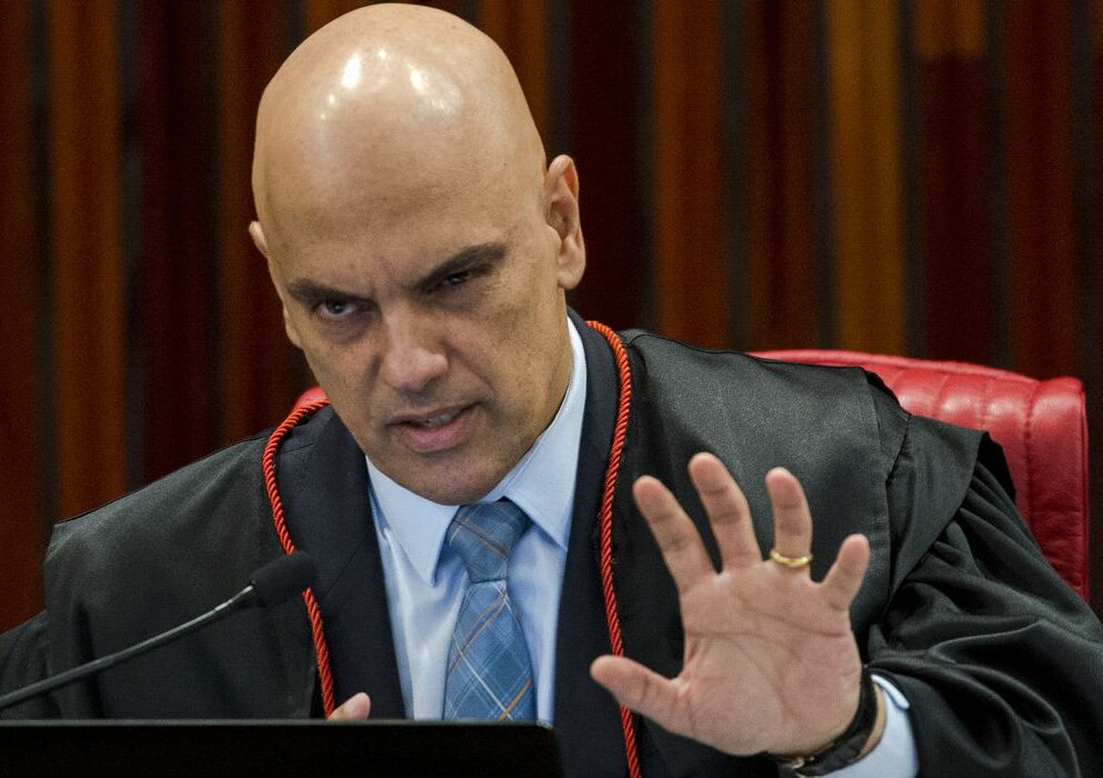 Moraes dá 2 dias para presidente se manifestar sobre ação da oposição