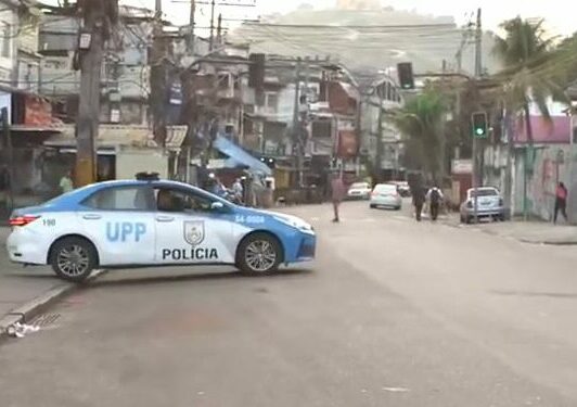 Moradora morre em confronto no Conjunto de Favelas do Alemão no Rio