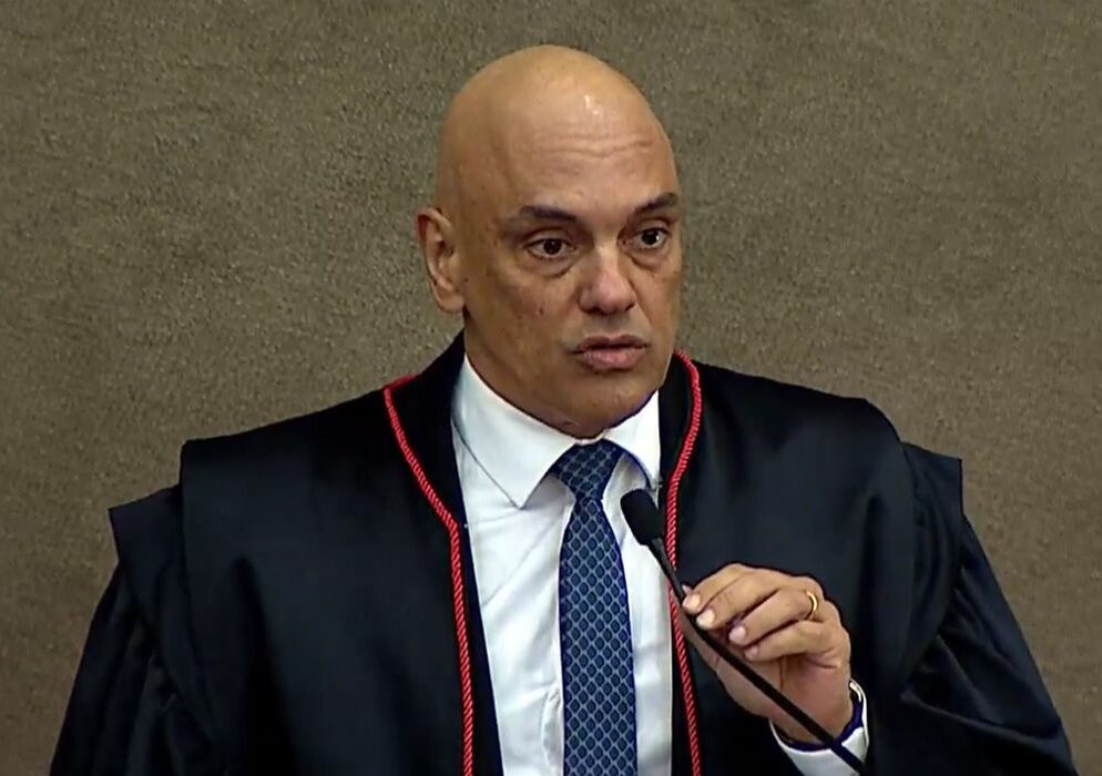 Moraes defende democracia e sistema eleitoral em discurso de posse