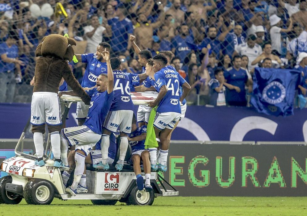 Cruzeiro derrota o Vasco e retorna à Série A do Brasileiro