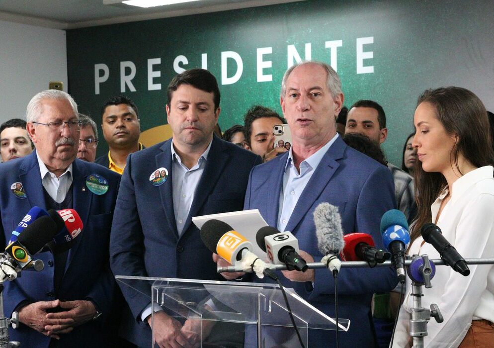 Ciro Gomes diz que seguirá com candidatura até o fim do pleito