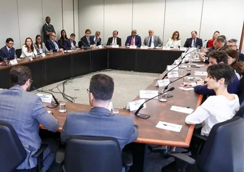 Alexandre de Moraes se reúne com representantes de plataformas digitais