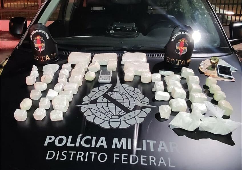 PMDF apreende cerca de 5 quilos de cocaína enterrado ao lado de galinheiro