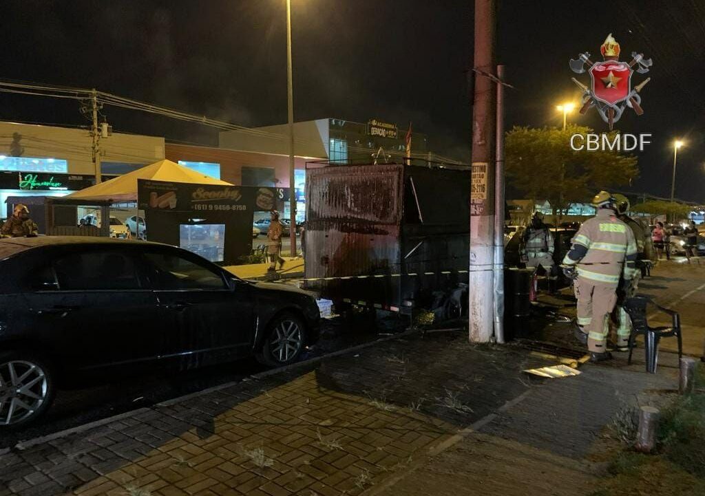 Trailer de lanches pega fogo em Ceilândia