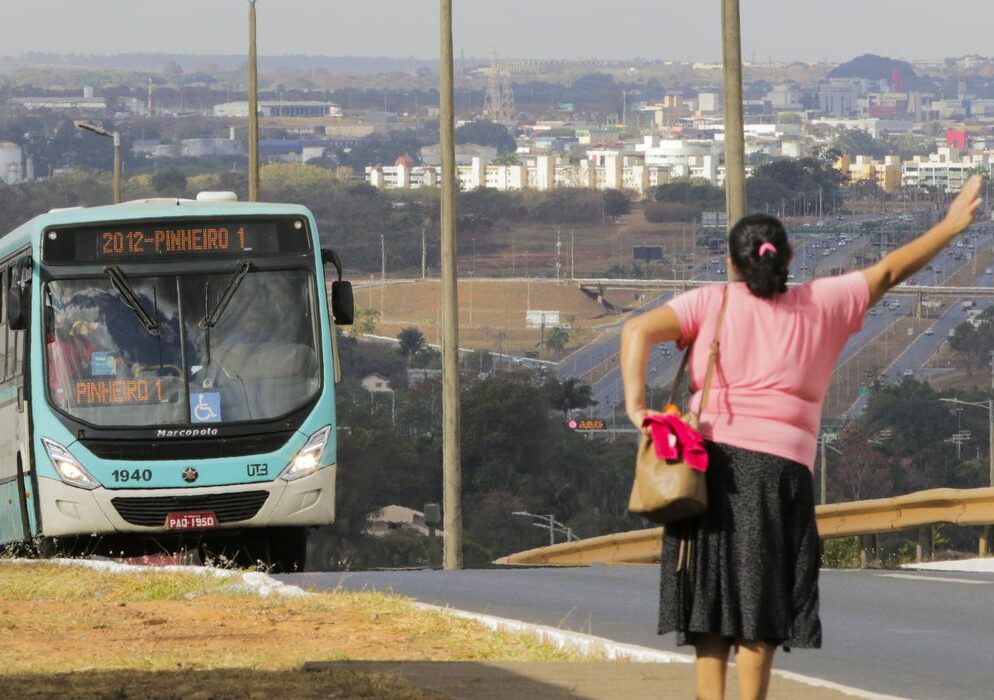 Ministro Barroso autoriza transporte público gratuito no segundo turno