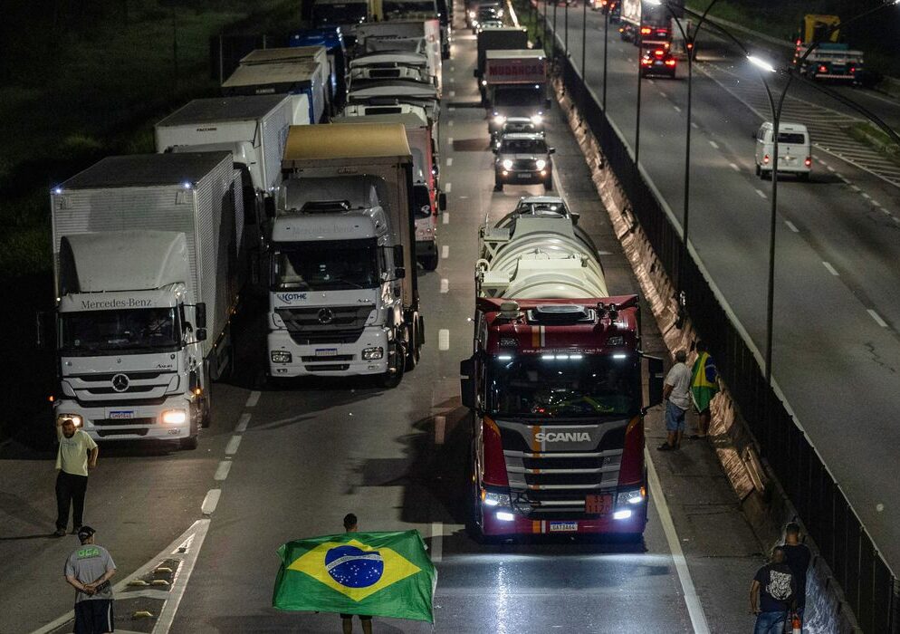 Rodovias federais ainda têm 18 pontos de interdição, diz PRF