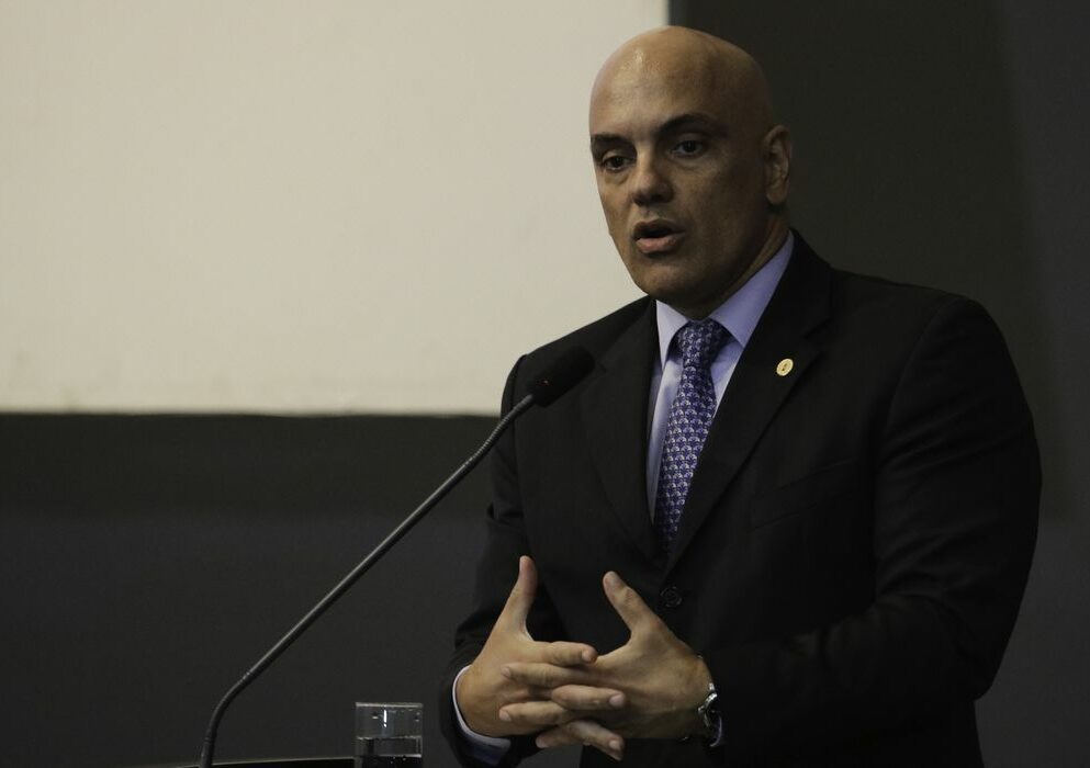 Alexandre de Moraes defende eleições e cobra leis contra milícia digital