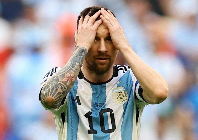 messi_desespero_derrota_argentina_arabia_catar-aspect-ratio-768-541