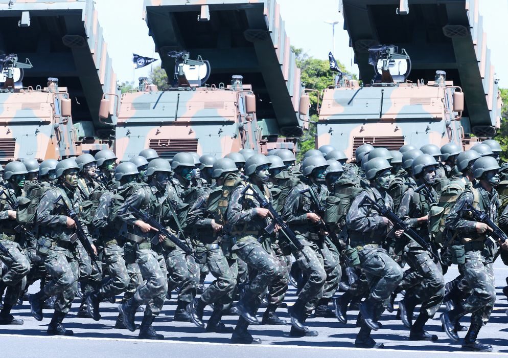 Decretos oficializam troca de comando no Exército