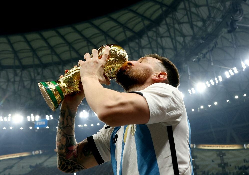 Argentina conquista o tricampeonato mundial e consagra Lionel Messi