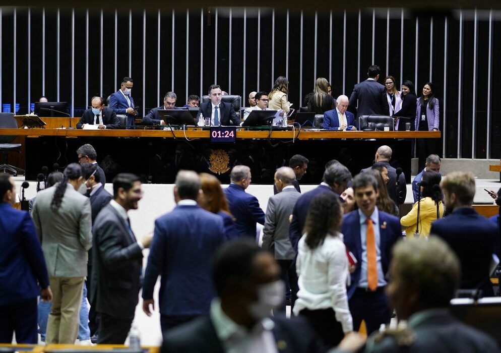 Comissão especial da Câmara aprova piso salarial de enfermagem