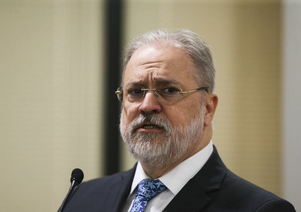 Augusto Aras pede que STF suspenda parte de indulto natalino