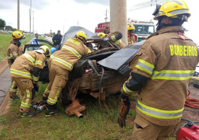 Casal morre após colidir veículo em poste na Br 070 Sentido Águas Lindas