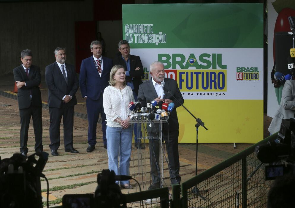 Equipe econômica terá autonomia, mas eu que fui eleito, diz Lula