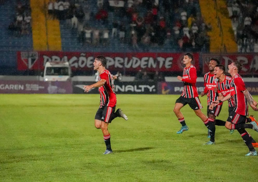 São Paulo fecha fase de grupos da Copinha com 100% de aproveitamento