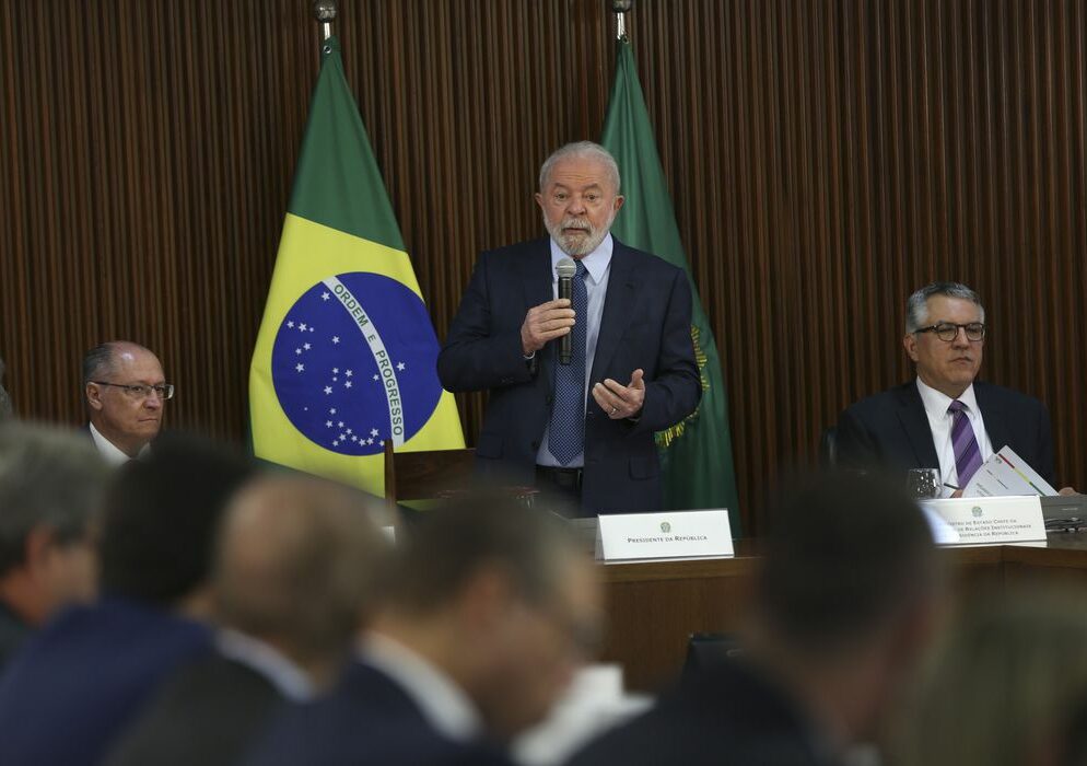 Lula acerta criação de plano comum de obras com governadores