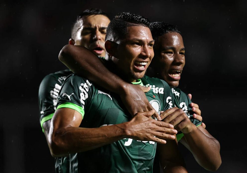 Palmeiras derrota Santos com facilidade no Morumbi