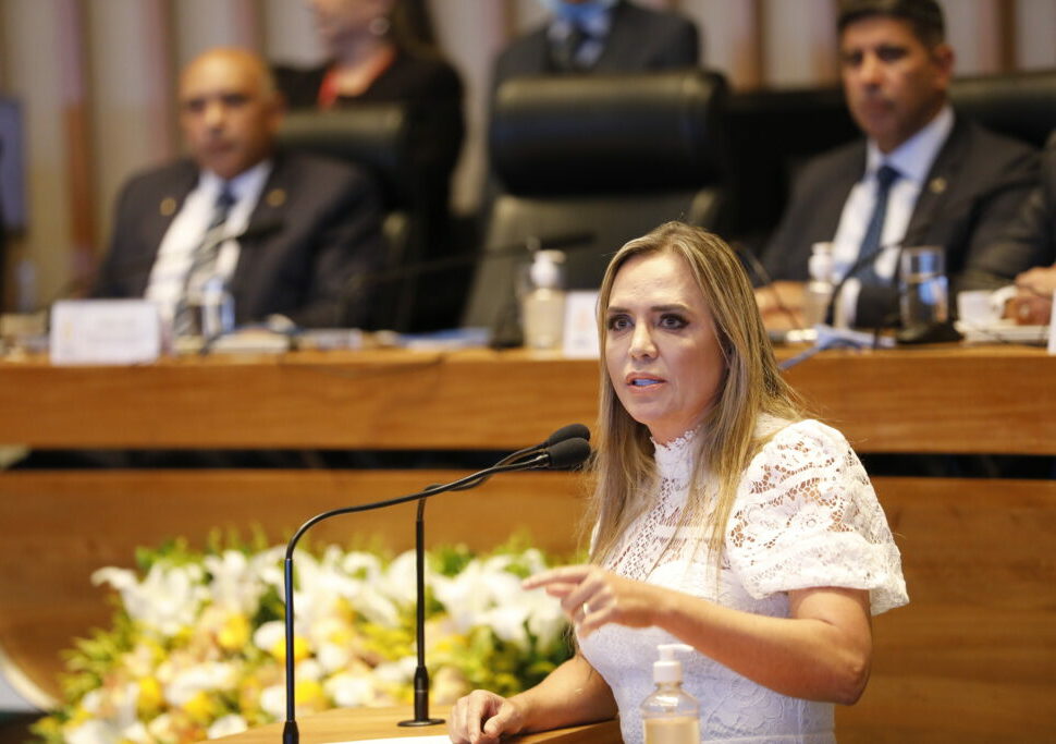 Celina Leão reforça importância da democracia na abertura da CLDF