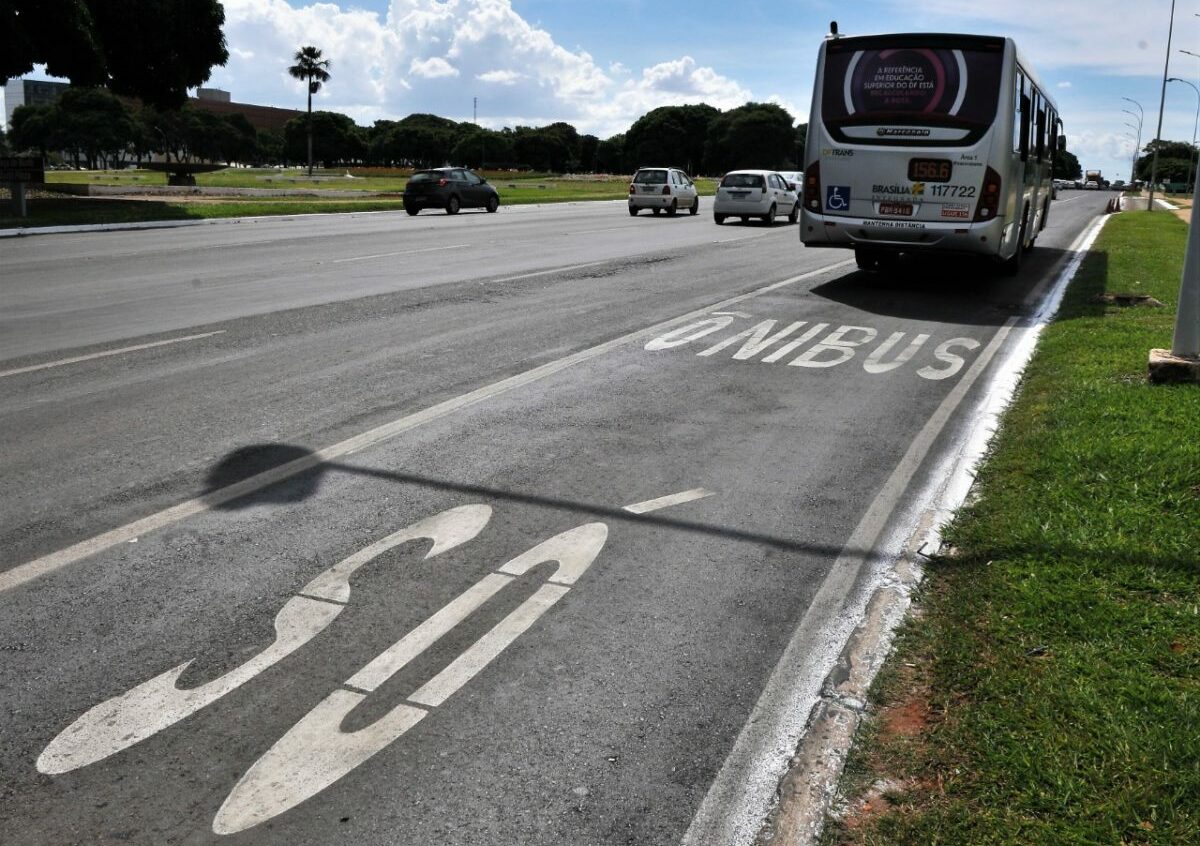 Faixas para ônibus estão provisoriamente liberadas aos veículos leves