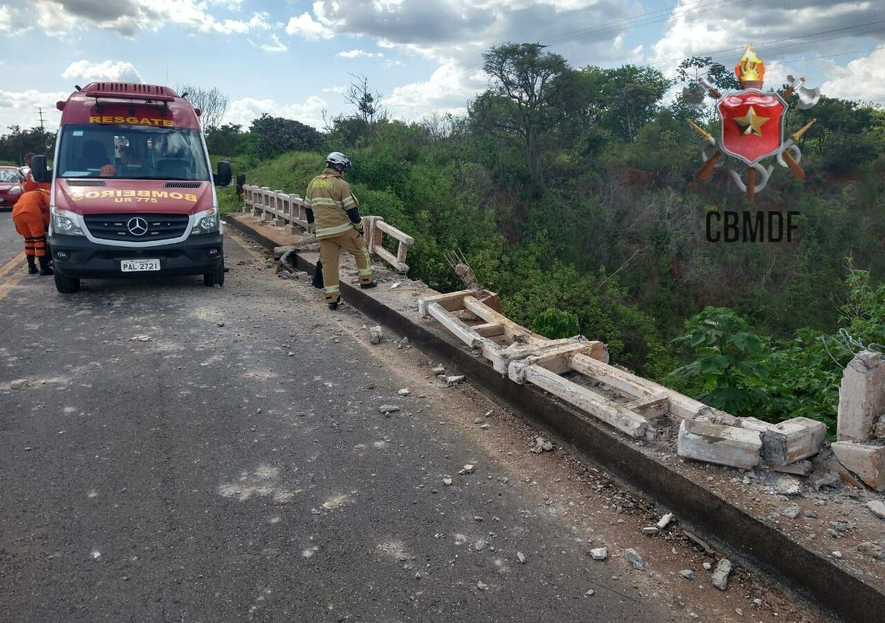 Veículo cai do viaduto da linha férrea da (RFFSA) na BR-251 Sentido Santa Maria