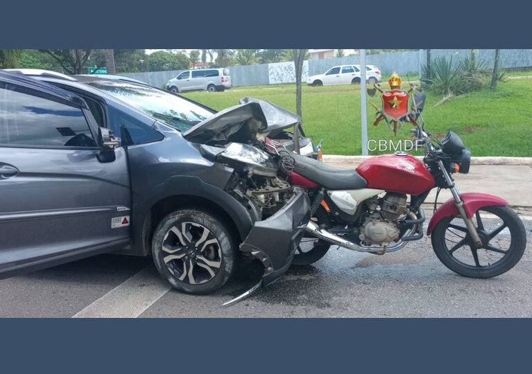 Carro colide na traseira de moto no Lago Sul e deixa um ferido