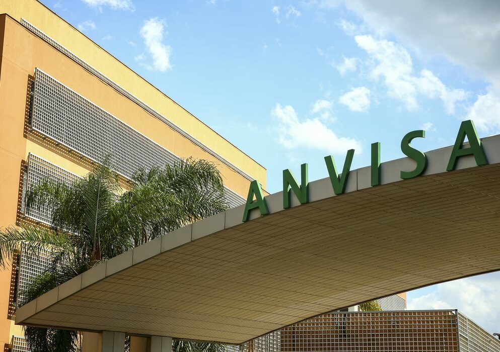 Anvisa suspende autorização de uso de medicamento contra covid-19