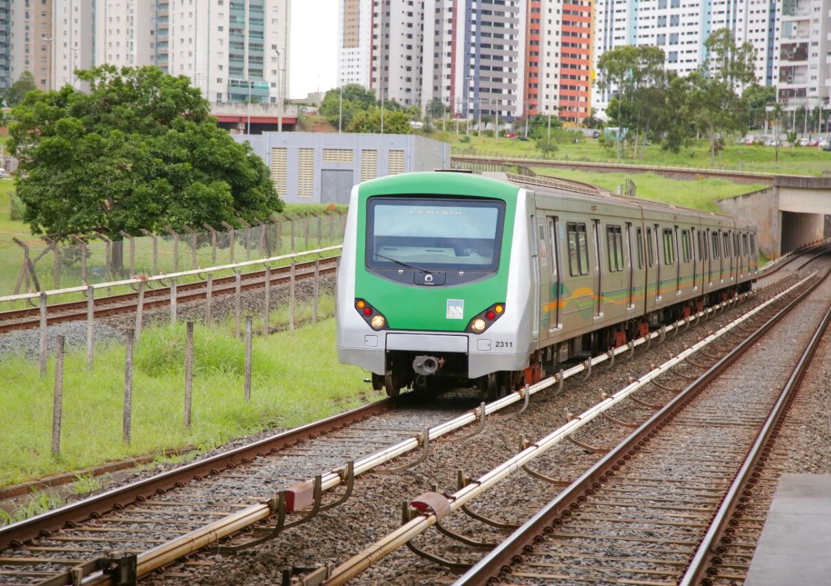 Funcionários do Metrô de Brasília levam choque elétrico em subestação de energia