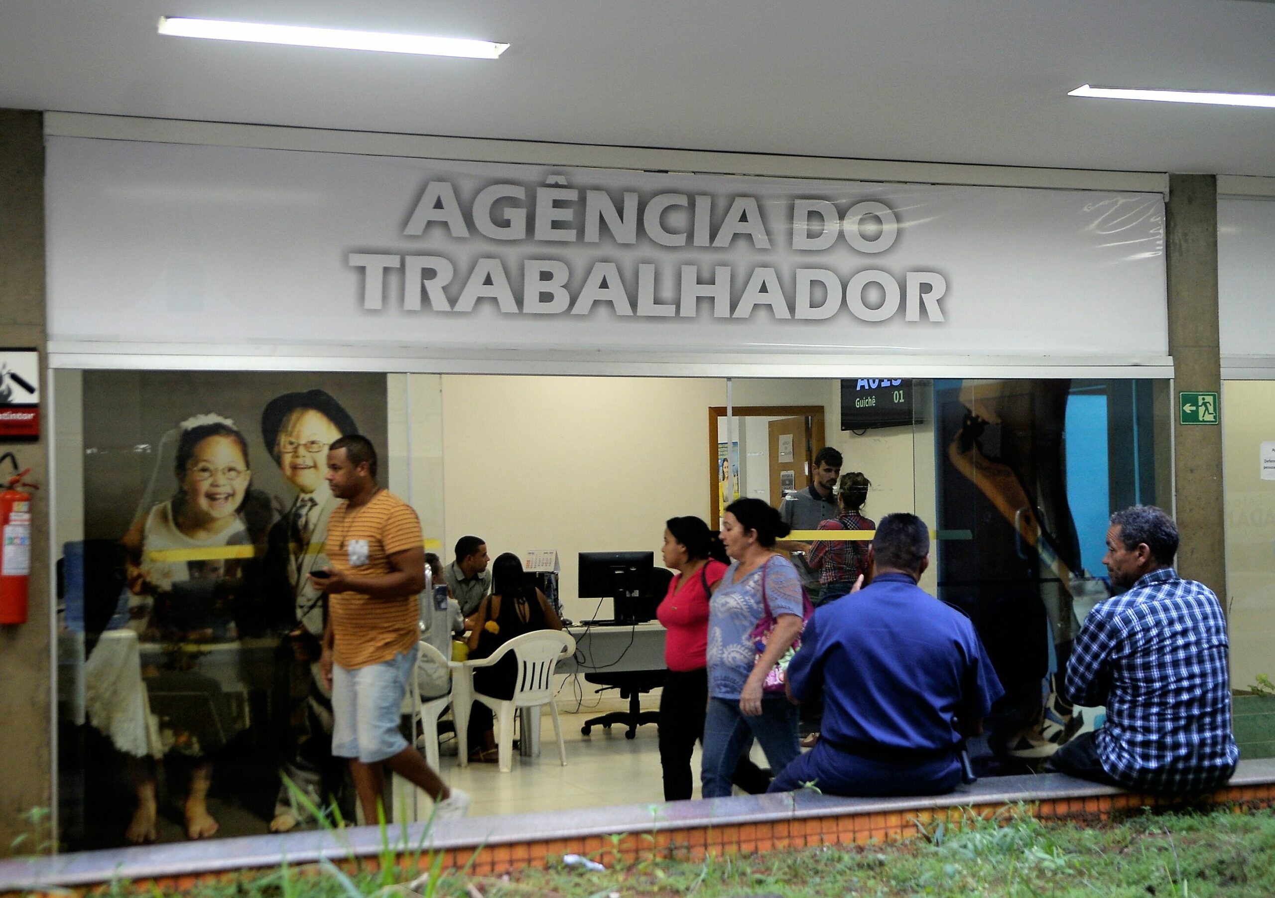 Agências do trabalhador iniciam a semana com vaga de R$ 7 mil