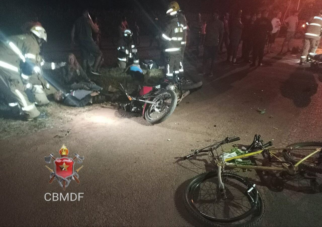 Acidente entre moto, ciclista e pedestre resulta em quatro pessoas feridas em Planaltina