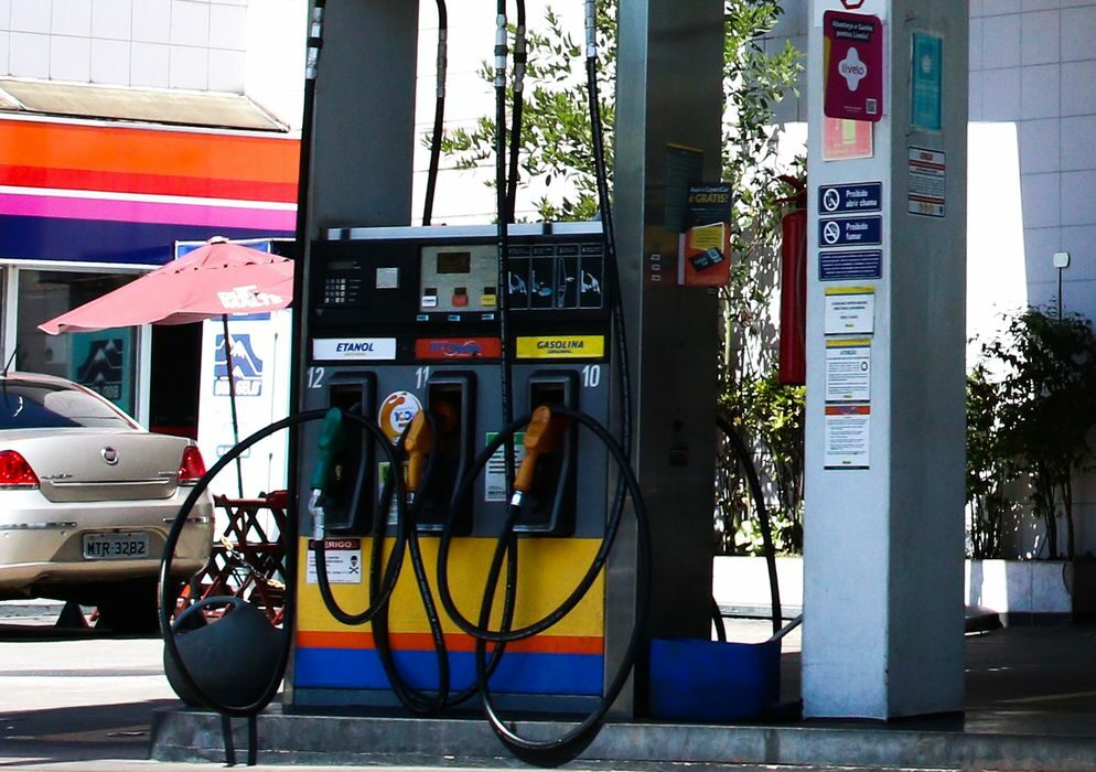 Gasolina sobe 6,09% após reoneração dos combustíveis