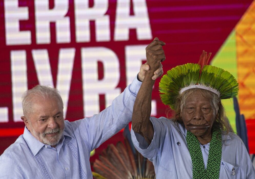 Lula diz que vai demarcar o maior número possível de terras indígenas