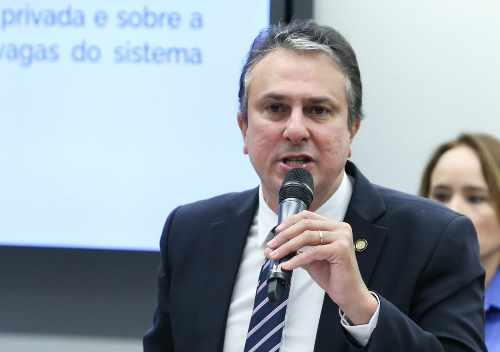 Ministro descarta prioridade para escolas cívico-militares