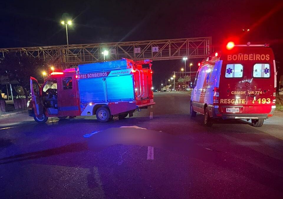 Bombeiros atendem a dois acidentes fatais na madrugada deste domingo