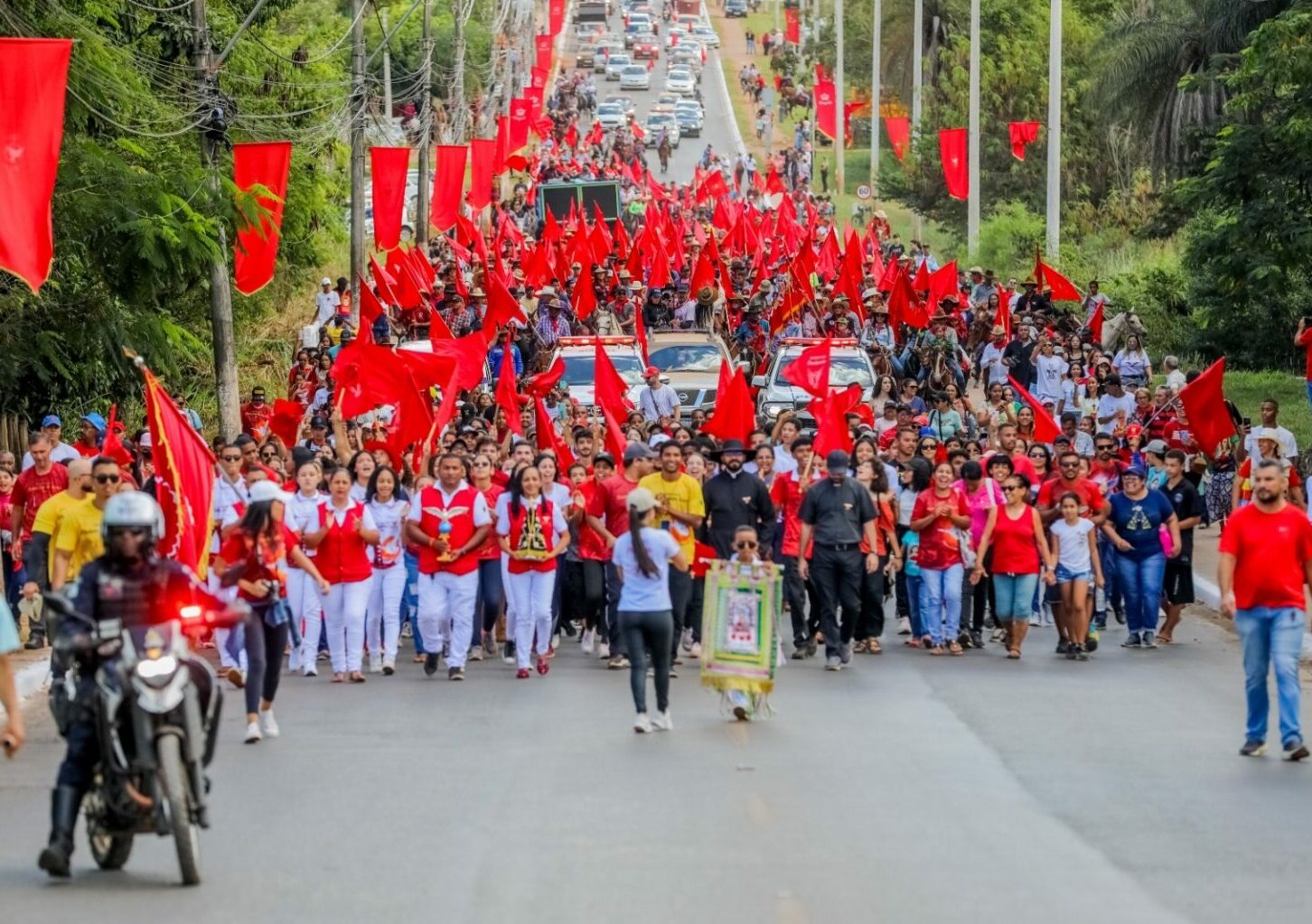 Festa do Divino reúne milhares de fiéis em Planaltina