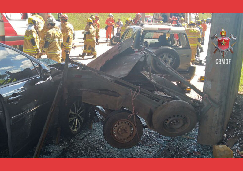 Colisão entre carros deixa três pessoas gravemente feridas no Setor de Embaixadas