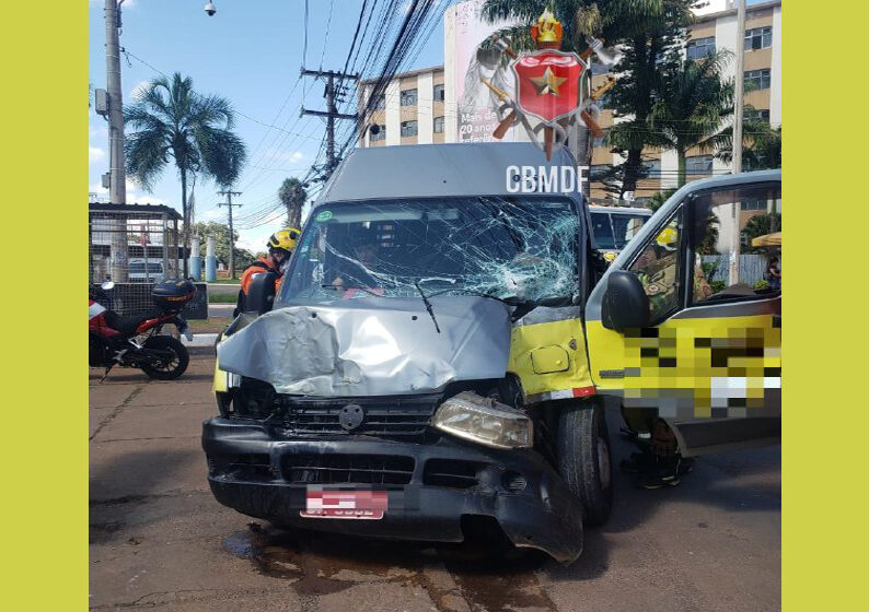 Colisão entre ônibus e van escolar deixa dois adolescentes feridos em Taguatinga