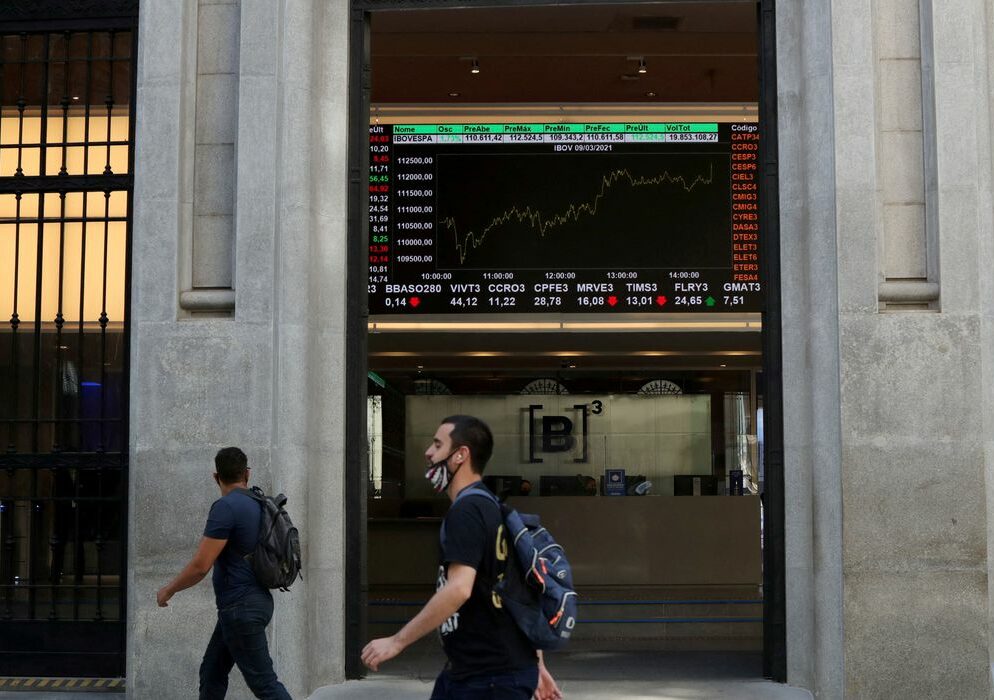 Bolsa volta aos 120 mil pontos e atinge maior nível em um mês