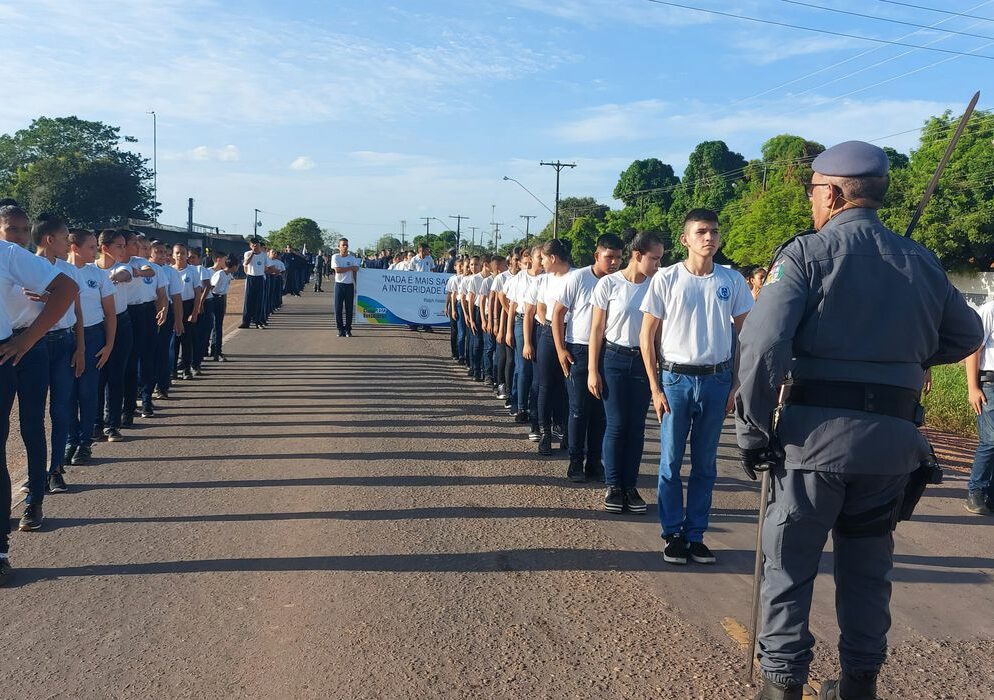 Governo publica decreto que revoga escolas cívico-militares