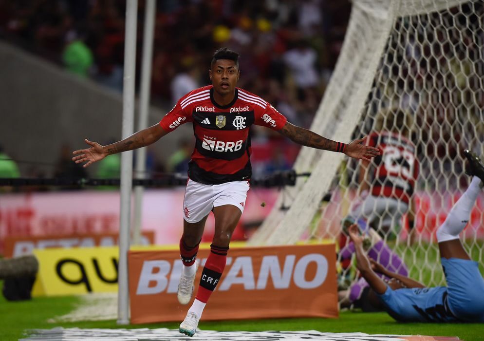 Bruno Henrique garante vitória do Flamengo sobre o Athletico-PR